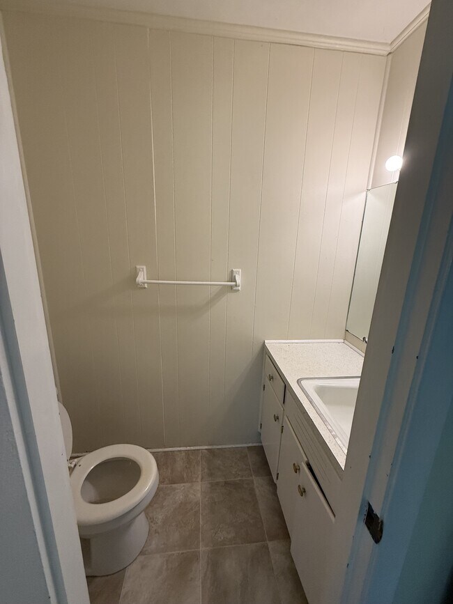 Building Photo - 2020 Denham Dr SE