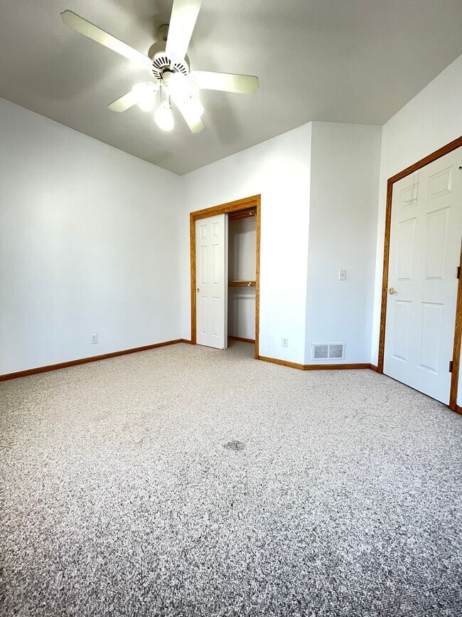 Building Photo - Northwest Omaha Gem: 2,700 Sq Ft, 3-Bedroom, Walk-Out Finished Basement, Fenced Yard, 3-Car Garag...