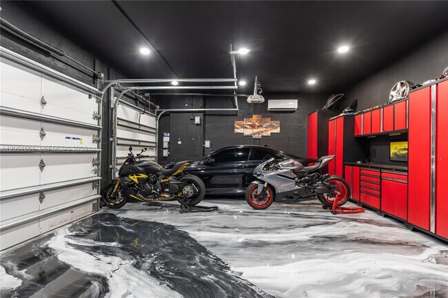 Building Photo - 9529 Eden Roc Ct
