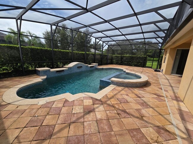 Building Photo - Luxurious Single-Family Home in Secluded Mount Dora Community