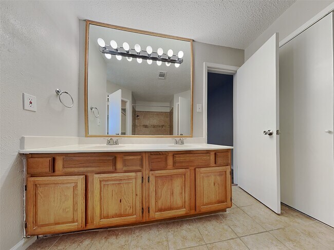 Building Photo - 7410 Soledad Dr