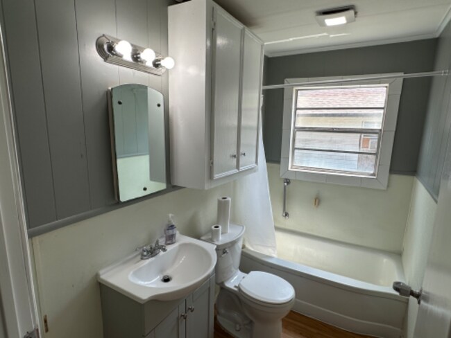 Building Photo - 205 Chambers St