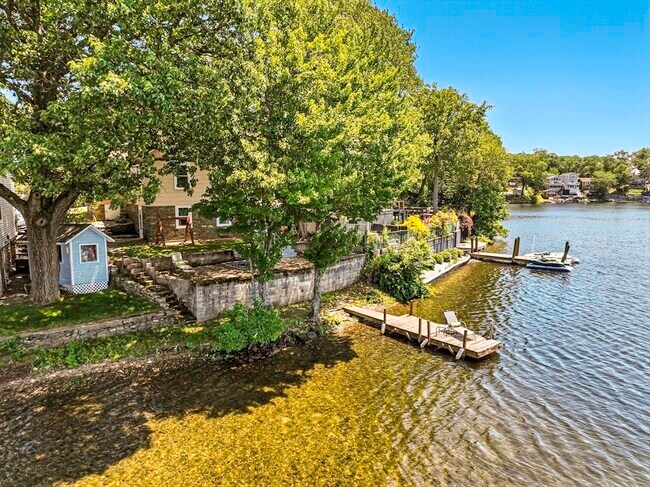 Building Photo - 35 Canna Dr