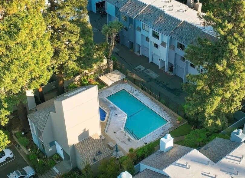 Building Photo - 17990 Sunol Rd