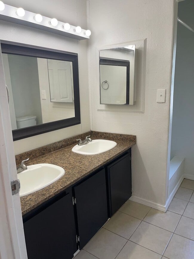 Building Photo - New Rental!!-Annaville/Calallen Area