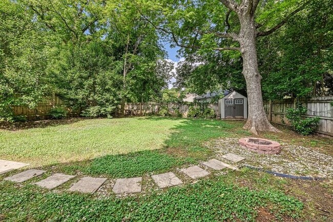 Building Photo - Charming 3BD/2BA Bungalow in Druid Hills!
