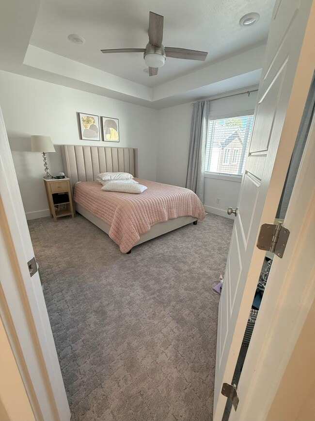 Building Photo - Modern 3-Bedroom End-Unit Townhome in Smit...