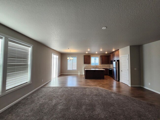 Building Photo - Beautiful 3-Bedroom, 2-Bath Home with Spacious Patio & Fully Fenced Backyard in West Richland!