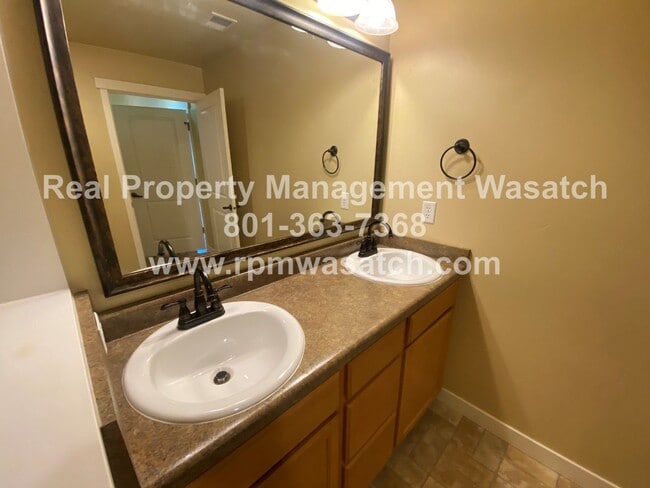 Building Photo - Check Out This Beautiful 2 Bedroom 2 bathr...