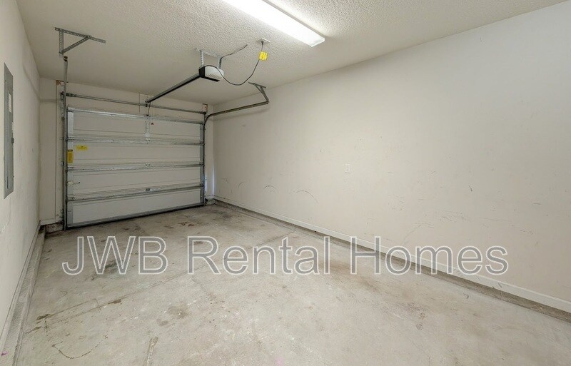 Building Photo - 6502 Timmerman Ct