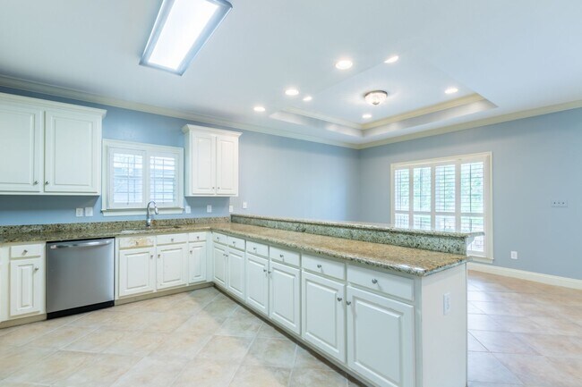 Building Photo - 6149 Madison Dr