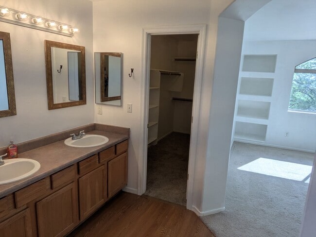 Building Photo - Three bedroom rental in Rancho Sahuarita Move -in ready