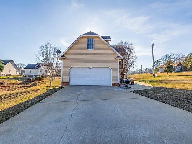 Building Photo - 100 Carlissa Ct