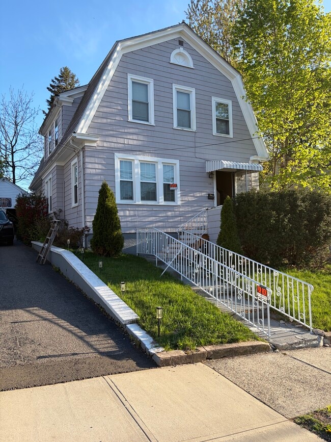 Building Photo - 118 4th St