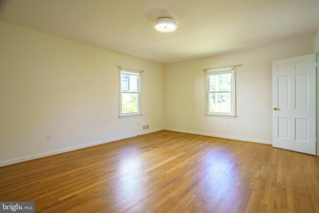 Building Photo - 5908 Walhonding Rd