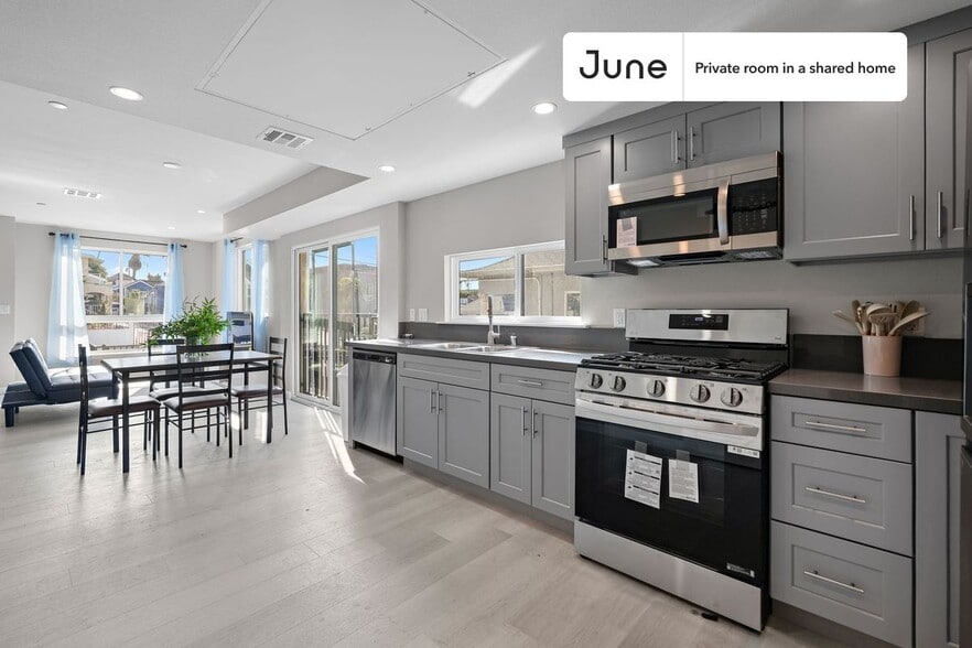 Building Photo - Room in Shared 5 bed/5 bath home in Boyle Heights