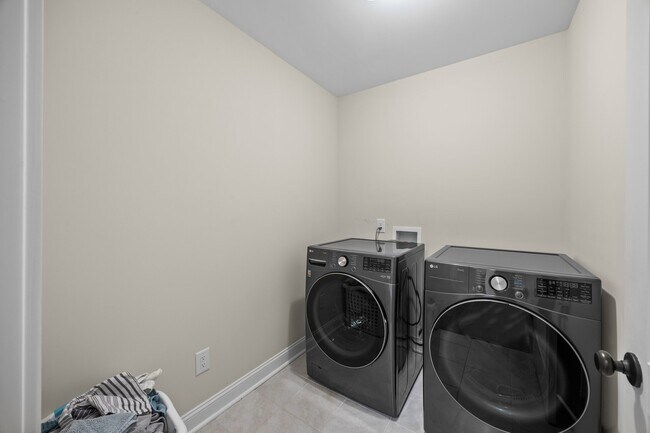 Building Photo - 3506 Sir James Ln