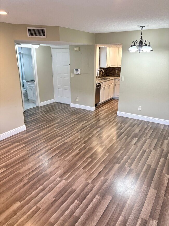 Building Photo - SPECIAL*** 1/2 OFF THE 2nd Months Rent - Q...