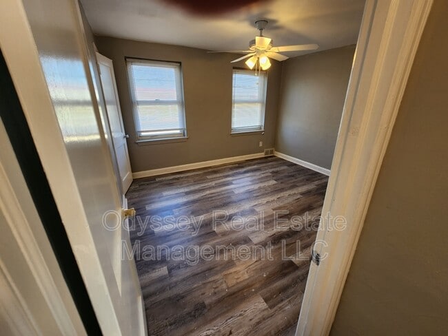 Building Photo - 201 W Youngs Ave