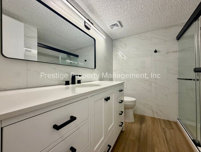 Building Photo - 6331 N Barcelona Ct