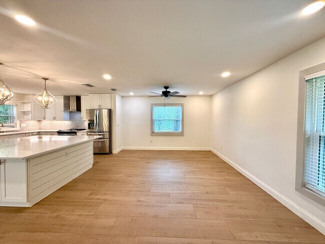 Building Photo - GORGEOUS, COMPLETELY REDONE 3/2 MAITLAND H...