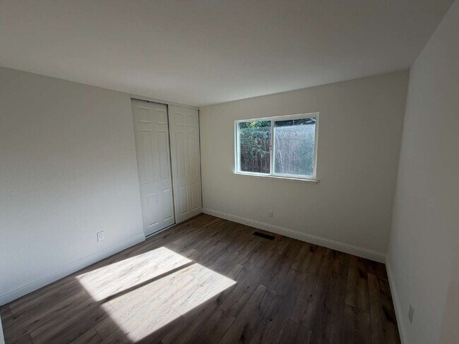 Building Photo - 1089 Honey Ct
