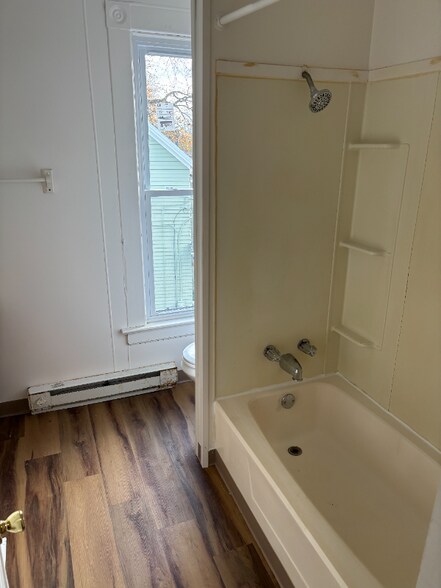 Building Photo - 174 Main St