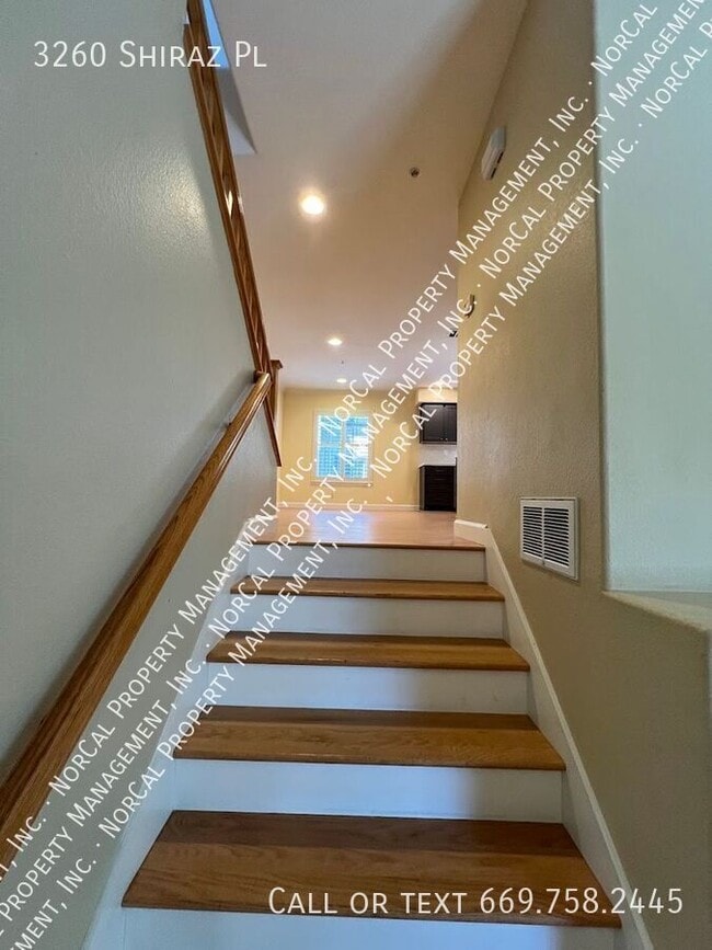 Building Photo - 3260 Shiraz Pl