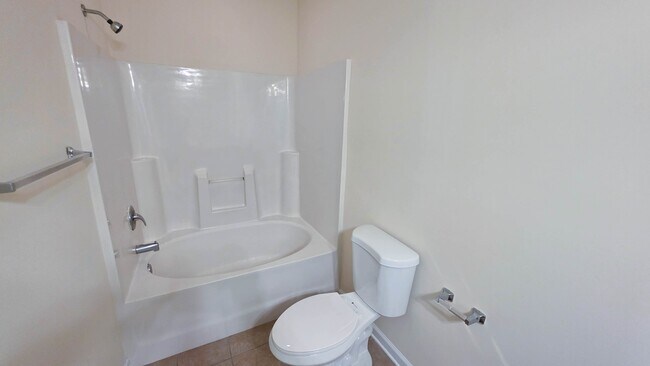 Building Photo - 5810 Longwood Dr