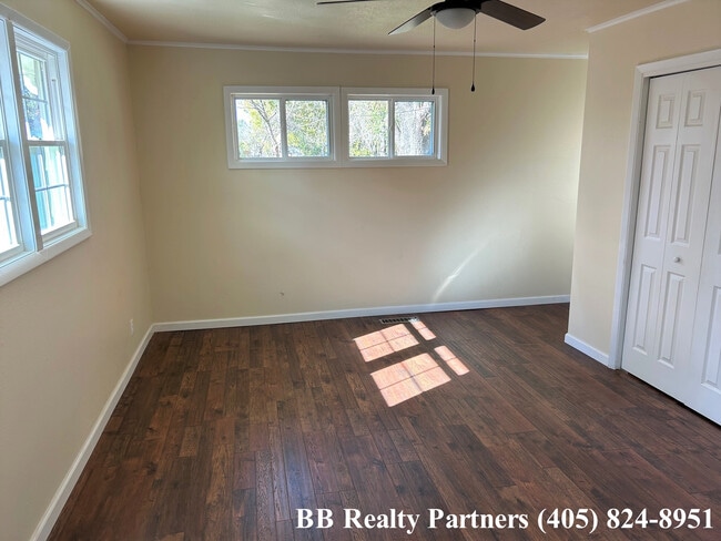 Building Photo - 2718 S Richmond Ave