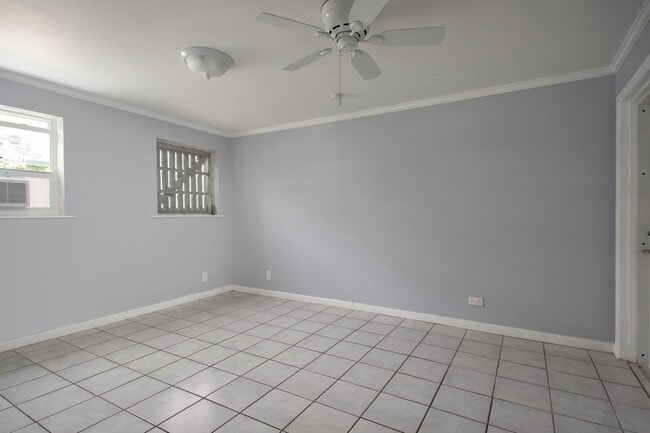 Building Photo - 2 Bedroom Apartment in Old Town