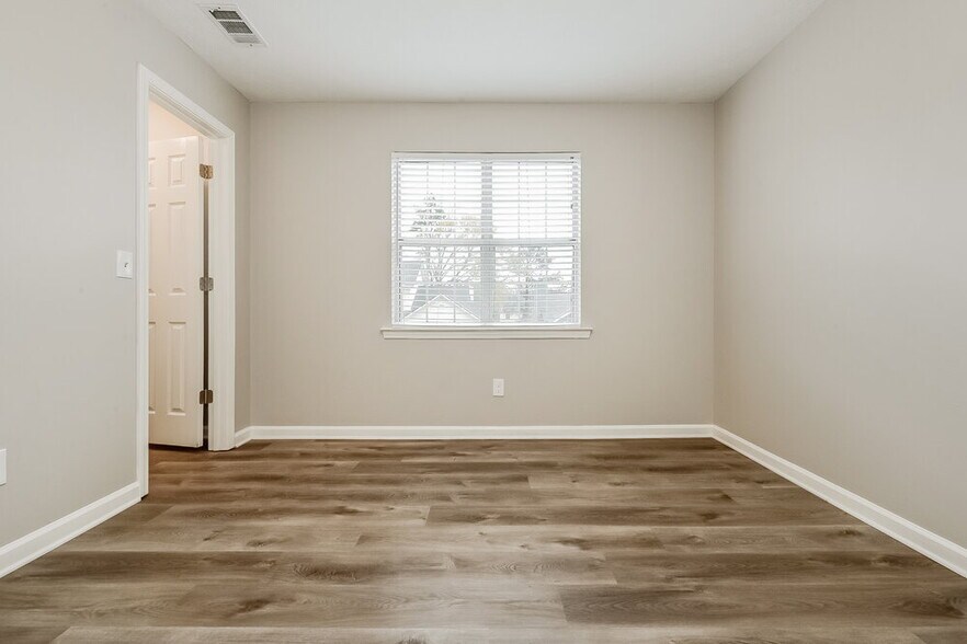Building Photo - 2092 Wedgewood Dr