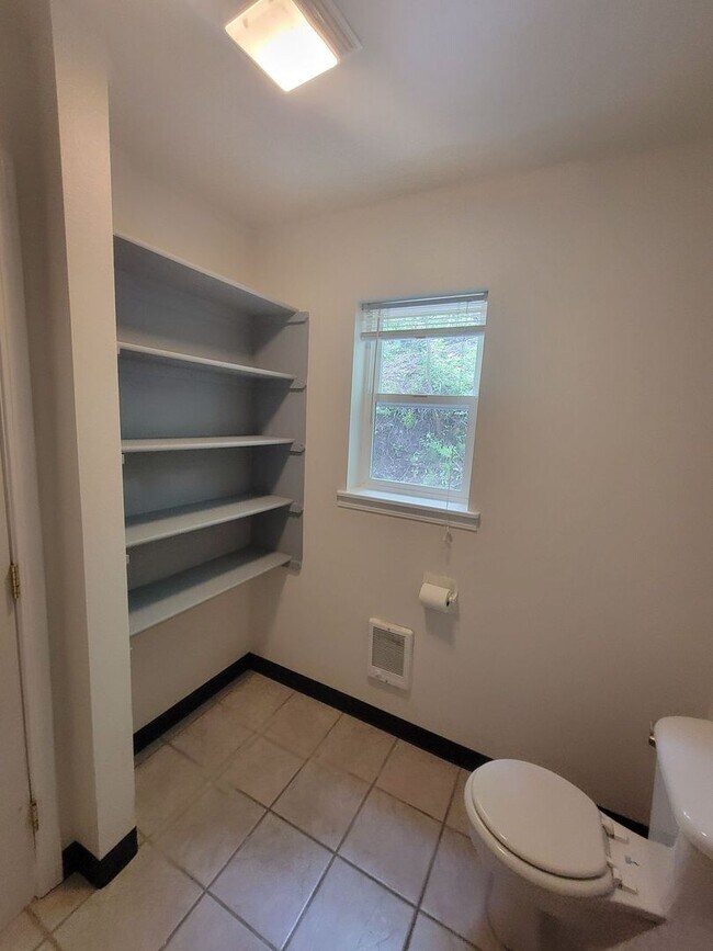 Building Photo - 301-303 McAvoy Rd