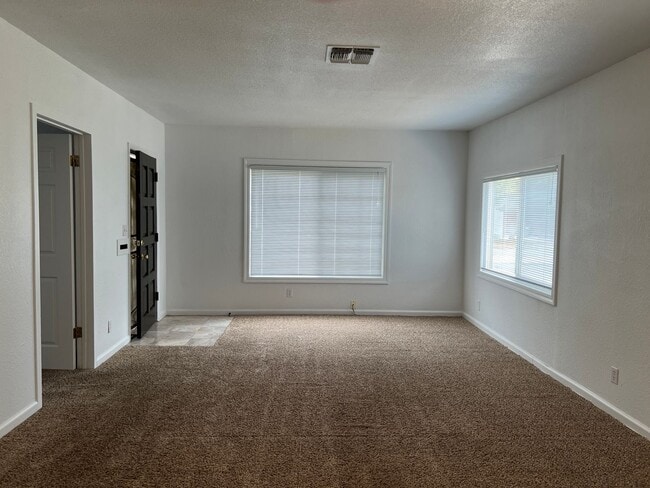 Building Photo - Available now! El Camino & Colfax - 2 bedr...