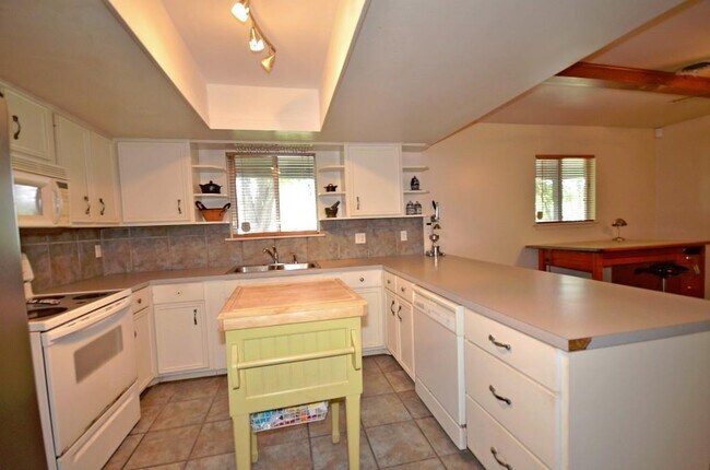 Building Photo - 5103 Orleans Ct