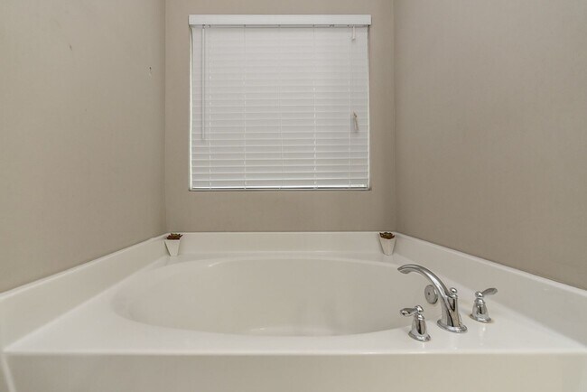 Building Photo - **LIKE NEW EXECUTIVE HOME IN PRESTIGIOUS H...