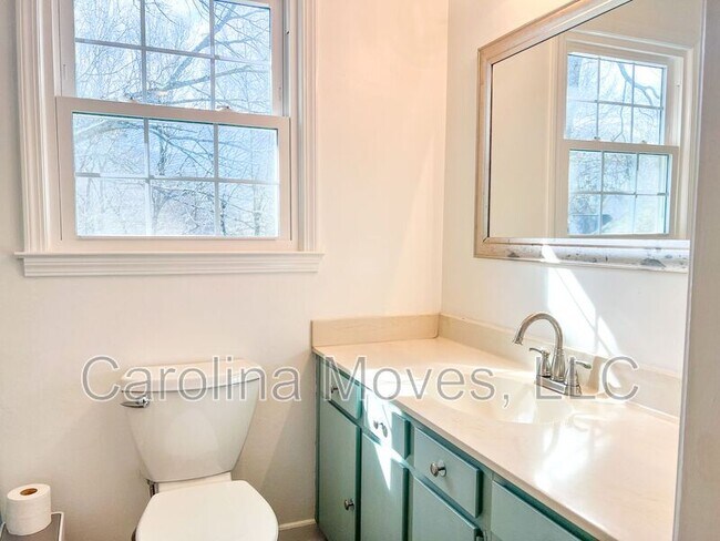 Building Photo - 206 Manassas Dr