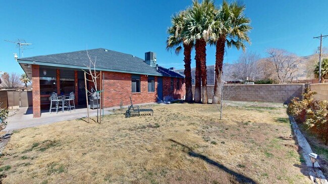 Building Photo - 3-Bedroom/2.5-Bathroom in Alamogordo, NM