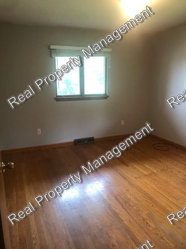 Building Photo - Two Bedroom Duplex