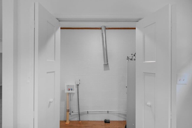 Building Photo - Renovated House on Corner Lot!