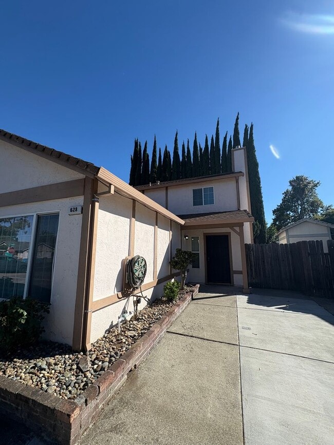 Building Photo - 628 Saratoga Ct
