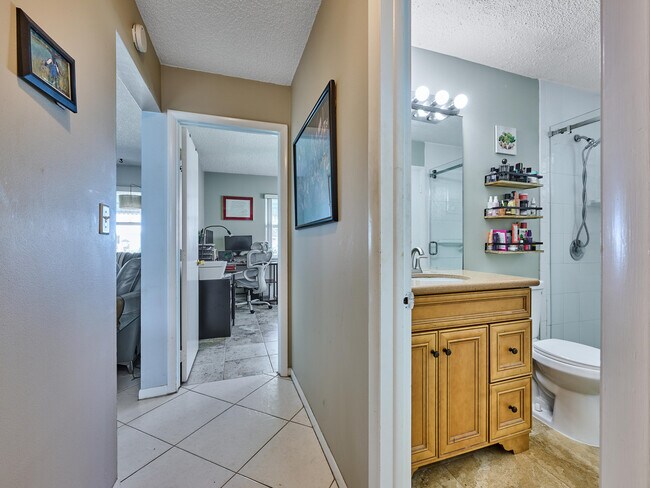 Building Photo - 519 SW 18th St