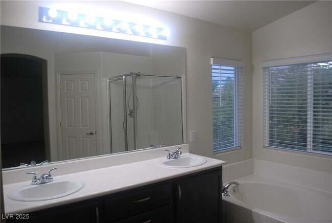 Building Photo - 10031 Cranbrook Falls Ct