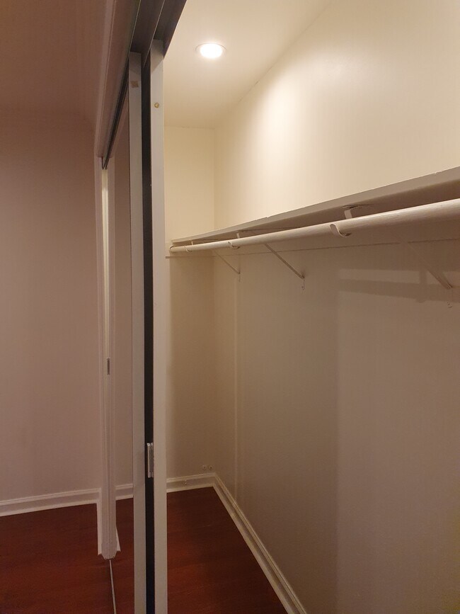Bedroom 2 closset - 20202 Cohasset St