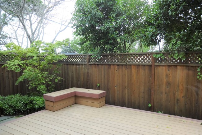 Building Photo - Beautiful Willow Glen 3 Bedroom 2.5 Bath E...