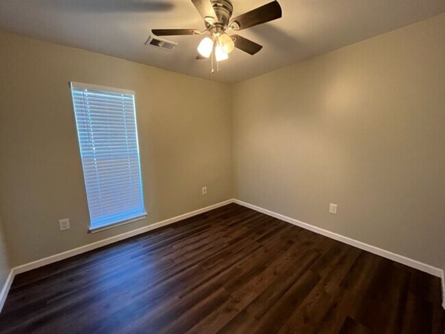 Building Photo - Renovated 3 Bedroom 2 Bath Home with 2 Car...