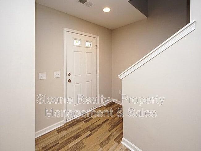 Building Photo - 557 Truman Dr