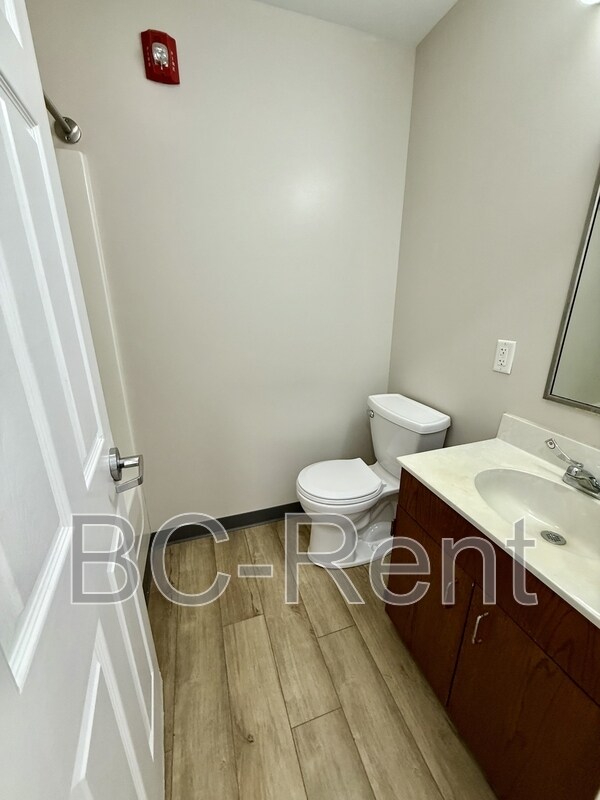 Building Photo - 622 17th St