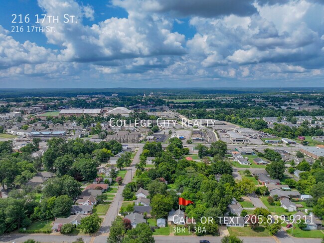 Building Photo - 216 17th St