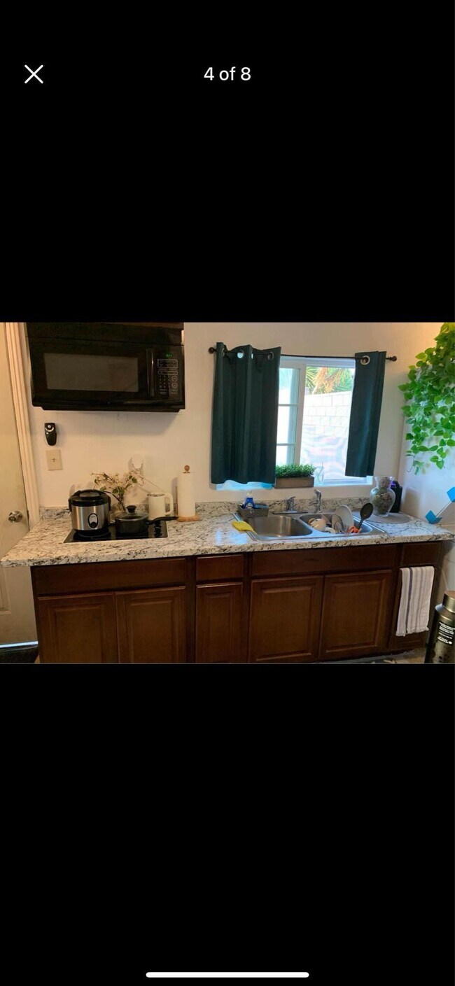 Building Photo - 419 E Easton St